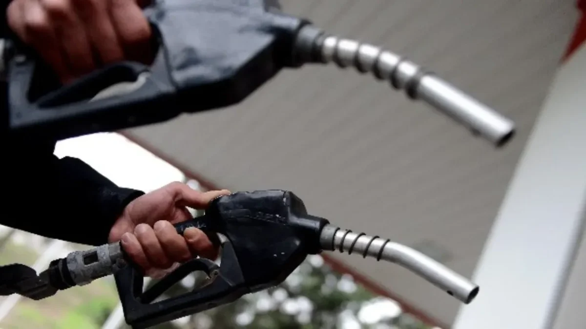 Akaryakıta cuma zammı bu gece yarısından itibaren geçerli olacak