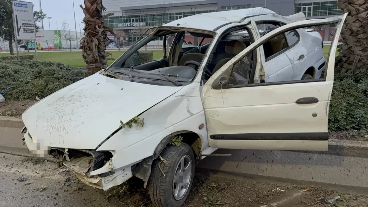 CEZADAN DERS ALMADI: 2.40 PROMİL ALKOLLÜ SÜRÜCÜ YİNE DİREKSİYONA GEÇTİ, FACİA KIL PAYI ATLATILDI