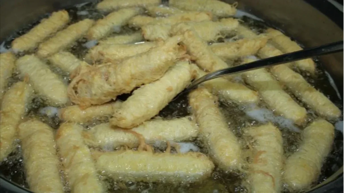 ATIK YAĞLARDA YENİ DÖNEM BAŞLADI: MARKETLER DE TOPLAMA SÜRECİNE DAHİL EDİLDİ