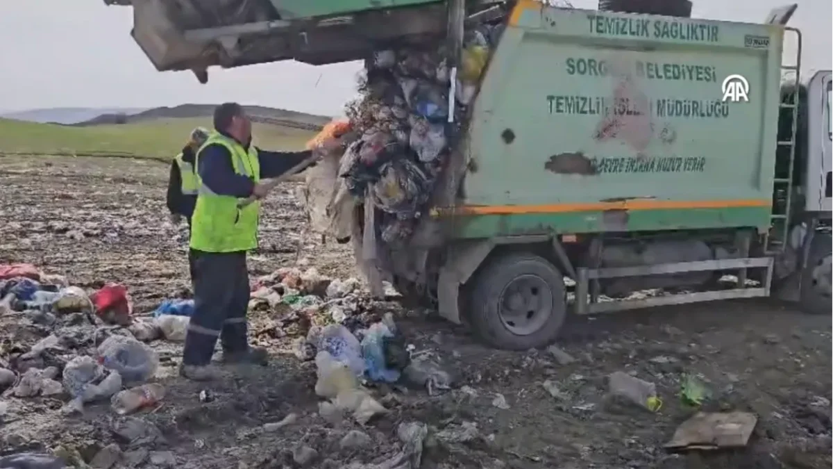 BAYRAM TEMİZLİĞİ AZ KALSIN SERVETE MAL OLUYORDU: ÇÖPE ATILAN ALTINLAR SON ANDA BULUNDU