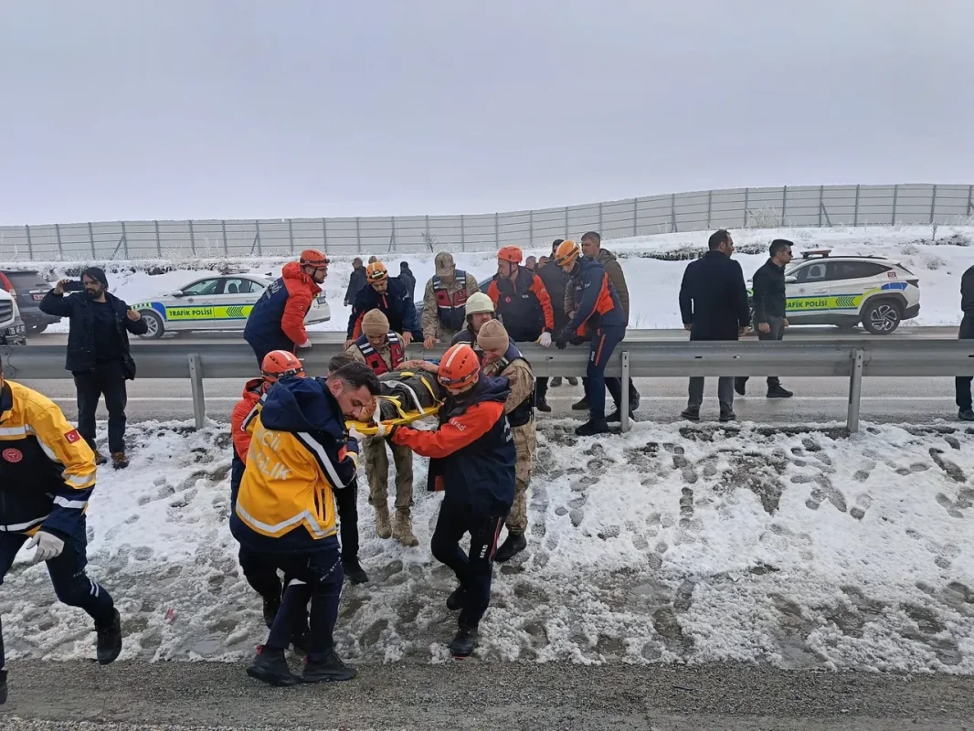 Erzurum-Aşkale yolunda zincirleme kaza: 1 ölü, 10 yaralı