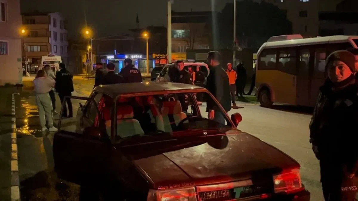BURSA’DA ÖFKE PATLAMASI: DARP EDİLDİĞİNİ İDDİA EDEN ŞAHIS ARACINI PARÇALADI