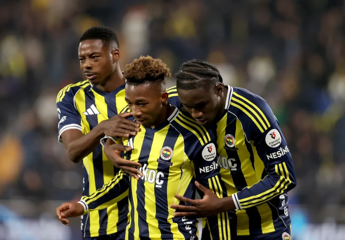FENERBAHÇE’DEN HOLLANDA ÇIKARMASI: 3 OYUNCU RADARA GİRDİ, YÖNETİMDEN ONAY ÇIKTI