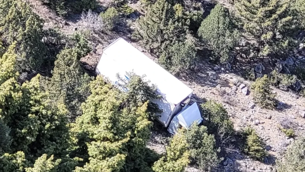 ERZİNCAN’DA FECİ KAZA! FRENI PATLAYAN KAMYON UÇURUMA YUVARLANDI