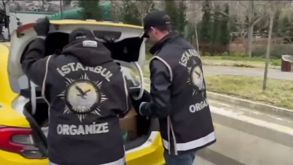 İSTANBUL’DA KAÇAK SİLAH OPERASYONU! HER YERDEN TABANCA ÇIKTI