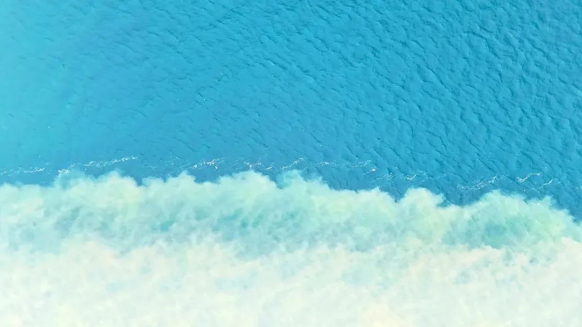 İZMİT KÖRFEZİ’NDE DİKKAT ÇEKEN DEĞİŞİM! DENİZİN RENGİ KAHVERENGİYE DÖNDÜ