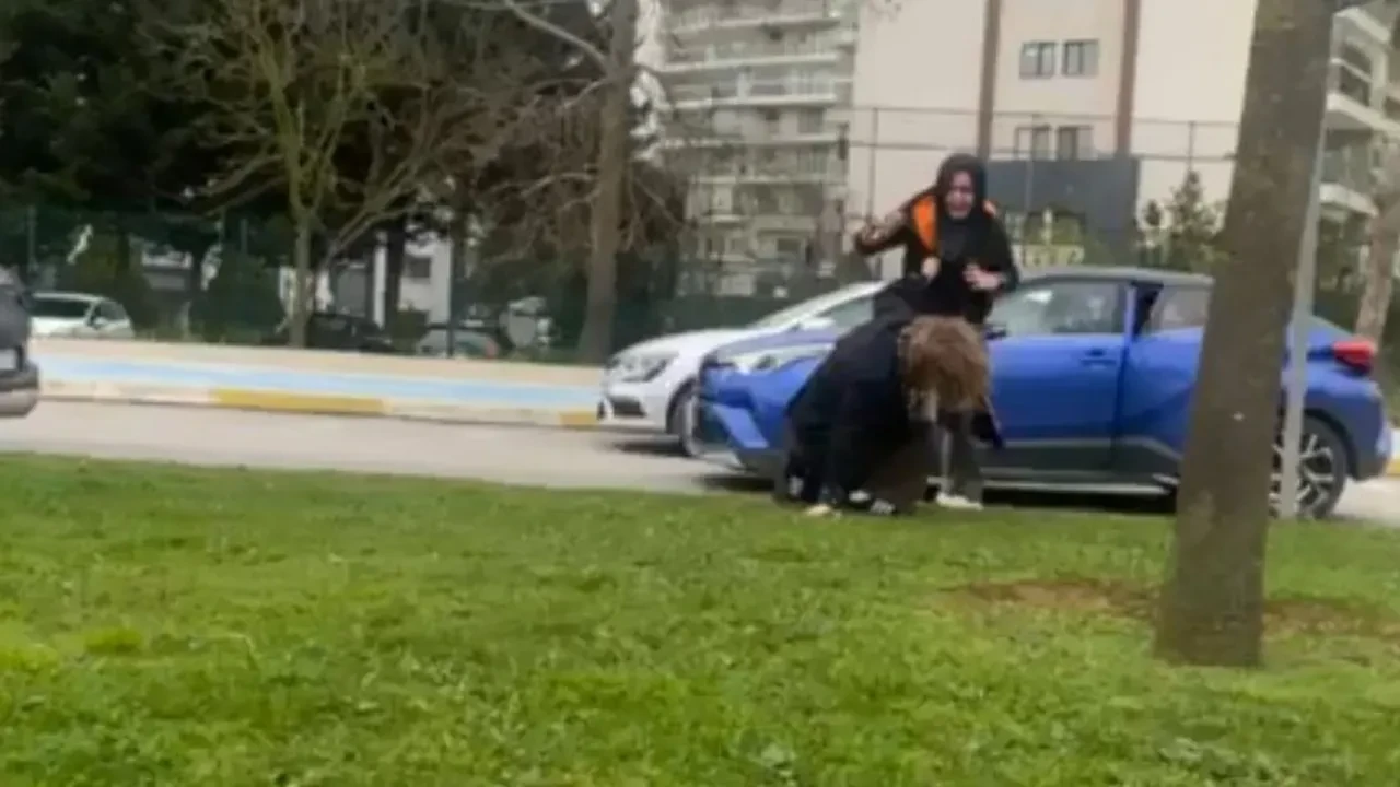 Pendik’te Trafik Gerilimi: Kadın Sürücüler Saç Saça Kavga Etti