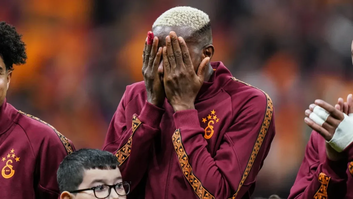 GALATASARAY’A OSIMHEN ŞOKU: AMELİYAT KARARI ALINDI, DERBİ RİSKE GİRDİ