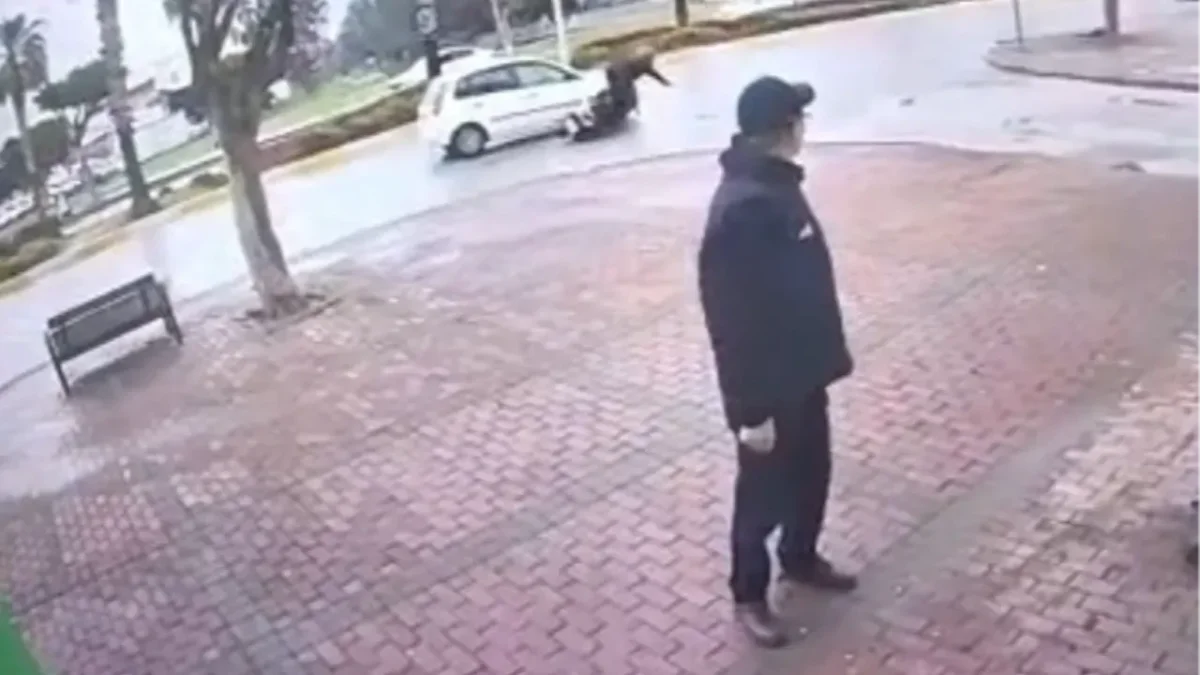 Manavgat’ta Korkutan Kaza: Elektrikli Bisiklet Otomobille Çarpıştı, Sürücü Yaralandı