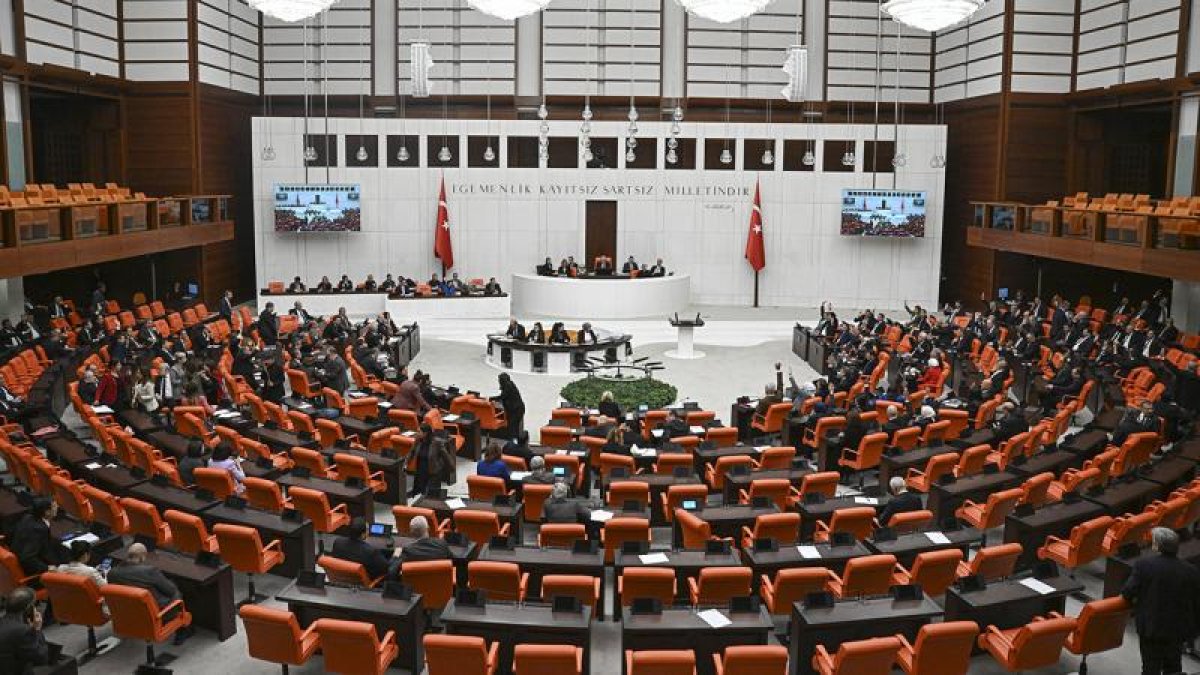 SOSYAL MEDYA VE DOĞUM İZNİ DÜZENLEMESİ MECLİS’E SUNULDU