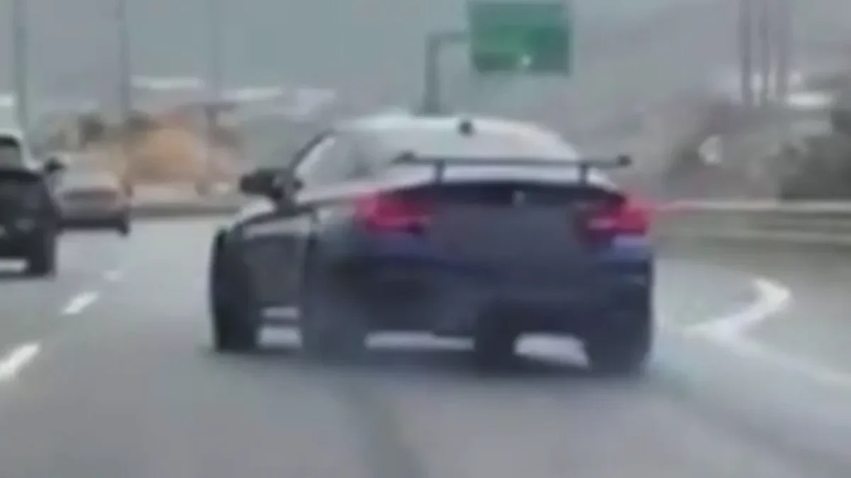 SOSYAL MEDYADA PAYLAŞTI, EHLİYETİNDEN OLDU! TEHLİKELİ SÜRÜŞE AĞIR YAPTIRIM