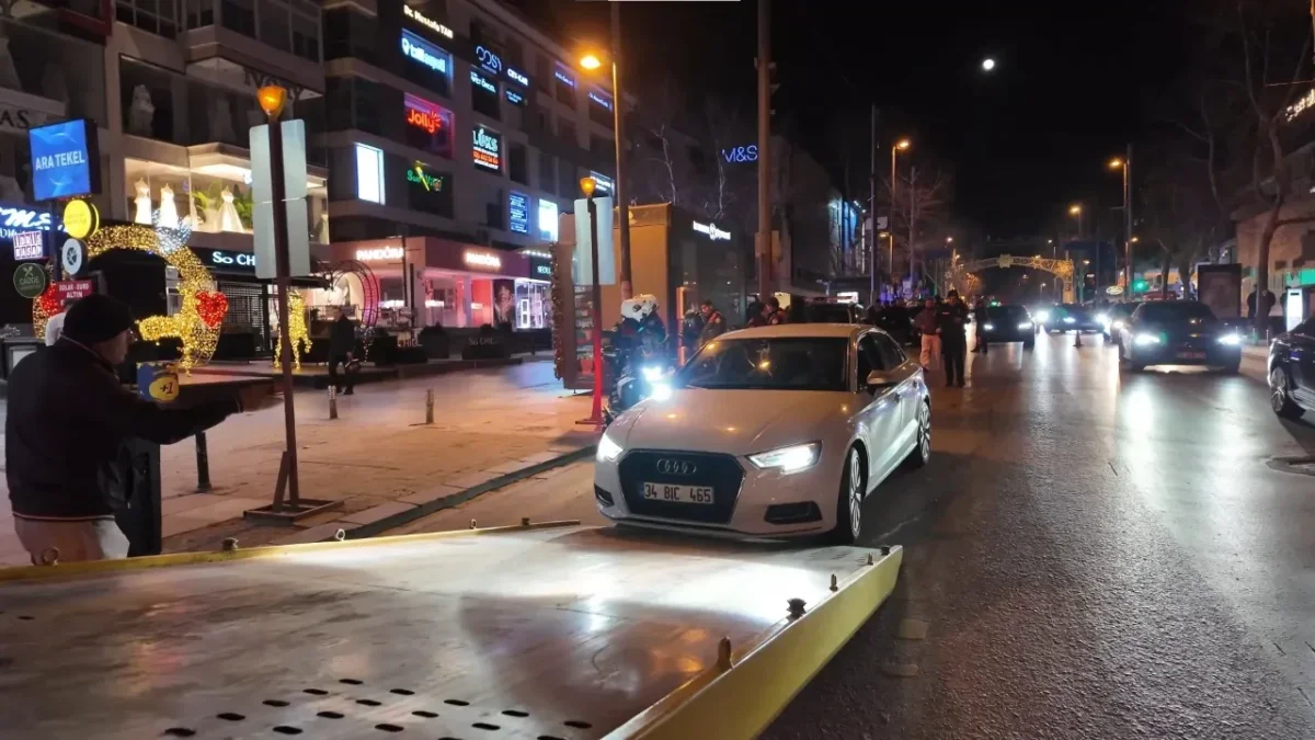 Trafikte makas pahalıya patladı 90 bin lira ceza kesildi ehliyetine el konuldu