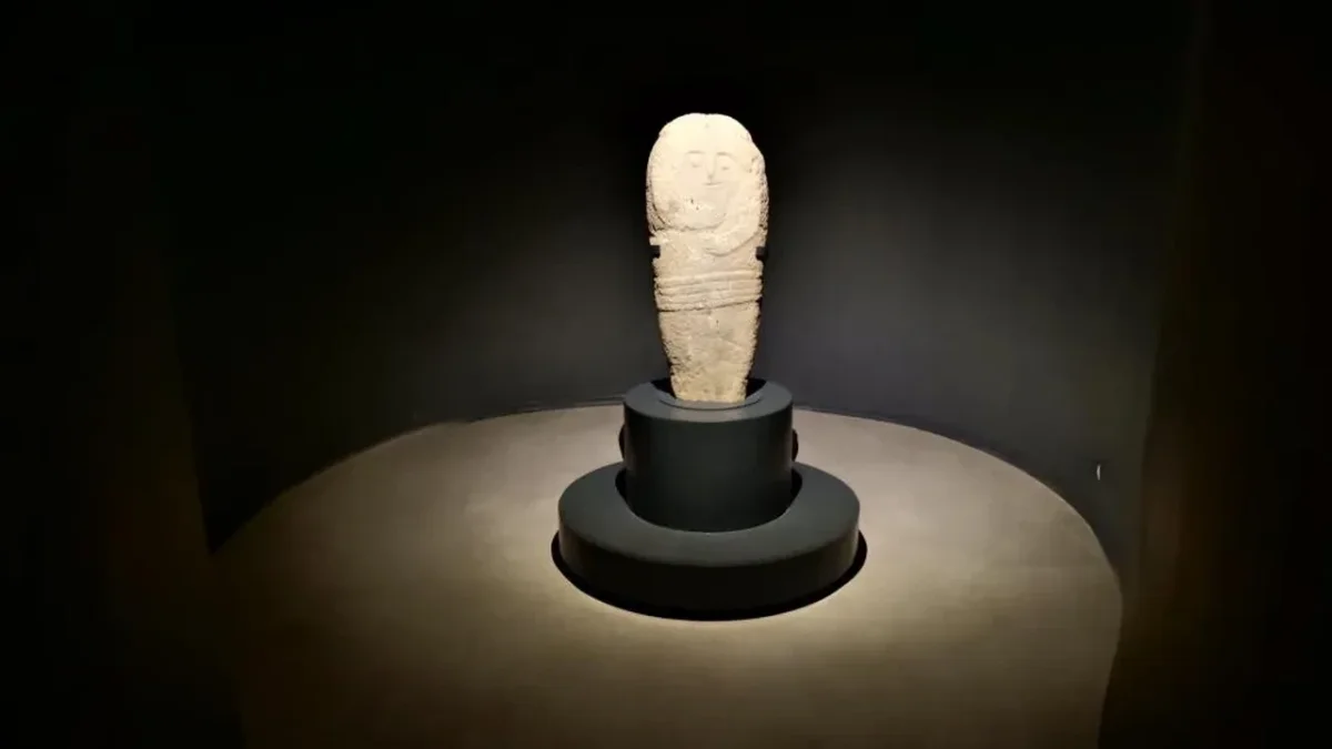 ERZURUM’DA TARİH YENİDEN YAZILIYOR: 2 BİN 500 YILLIK “TAŞ BABA” GÜN YÜZÜNE ÇIKTI