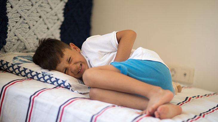 Çocuklarda karın ağrısına dikkat! Sessiz ilerleyen tehlike: İnvajinasyon