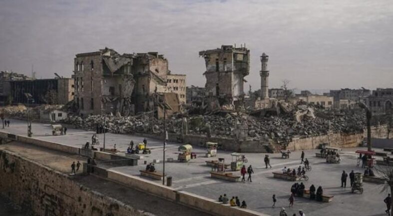 Halep Valisi: SDG sivillerin çevresine ateş açarak geçişleri engelliyor